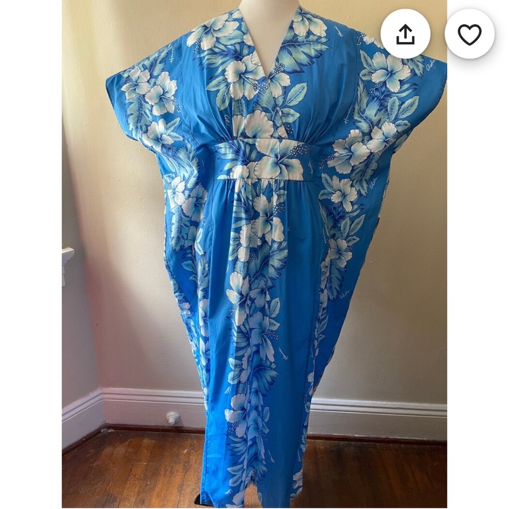 Vintage AUTHENTIC HAWAIIAN DRESS ONE SIZE Great Color and Floral Print